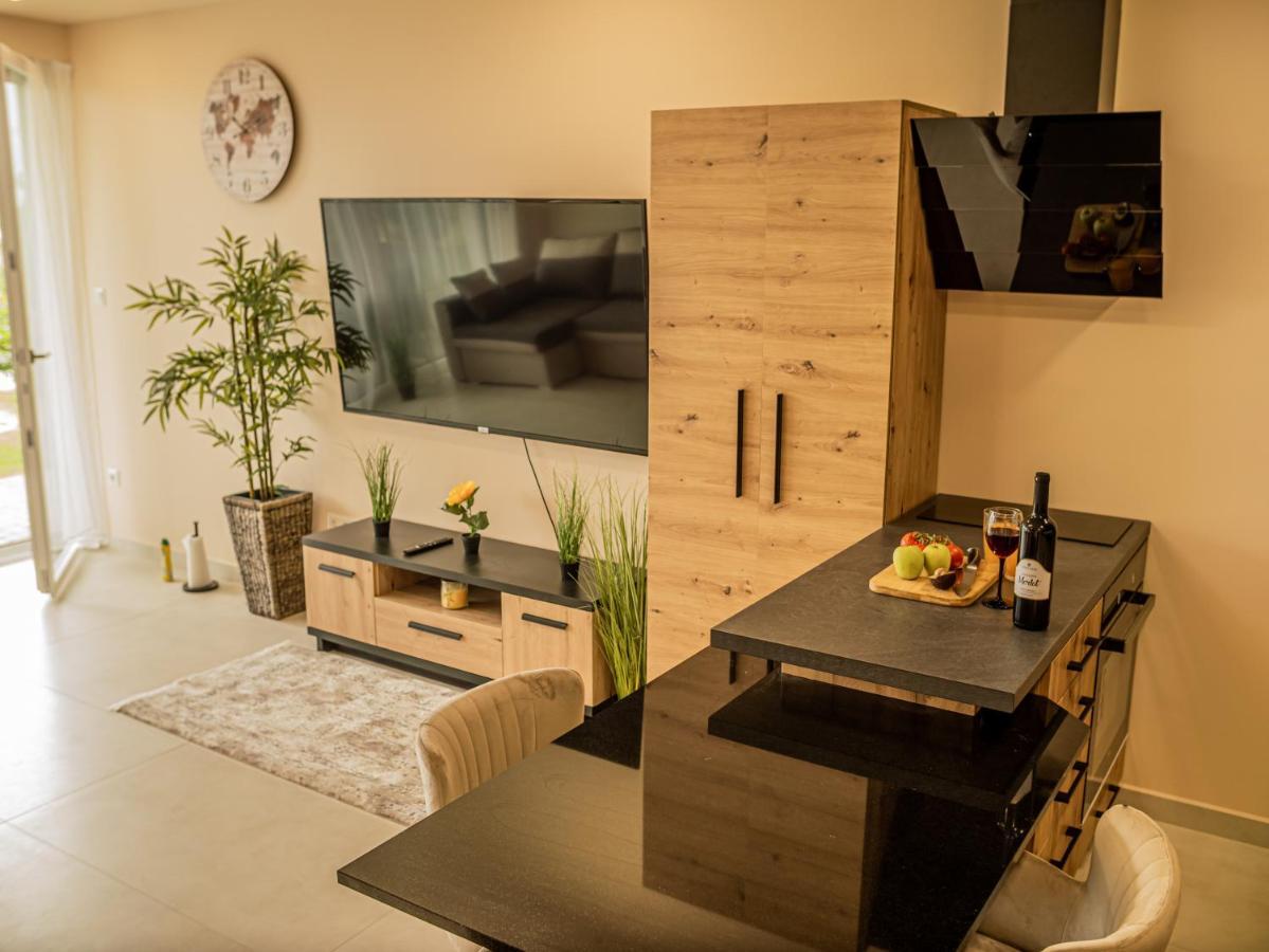 Panorama Superior Apartments - Pool, Garden, Parking บาลาโตนัลมาดี ภายนอก รูปภาพ