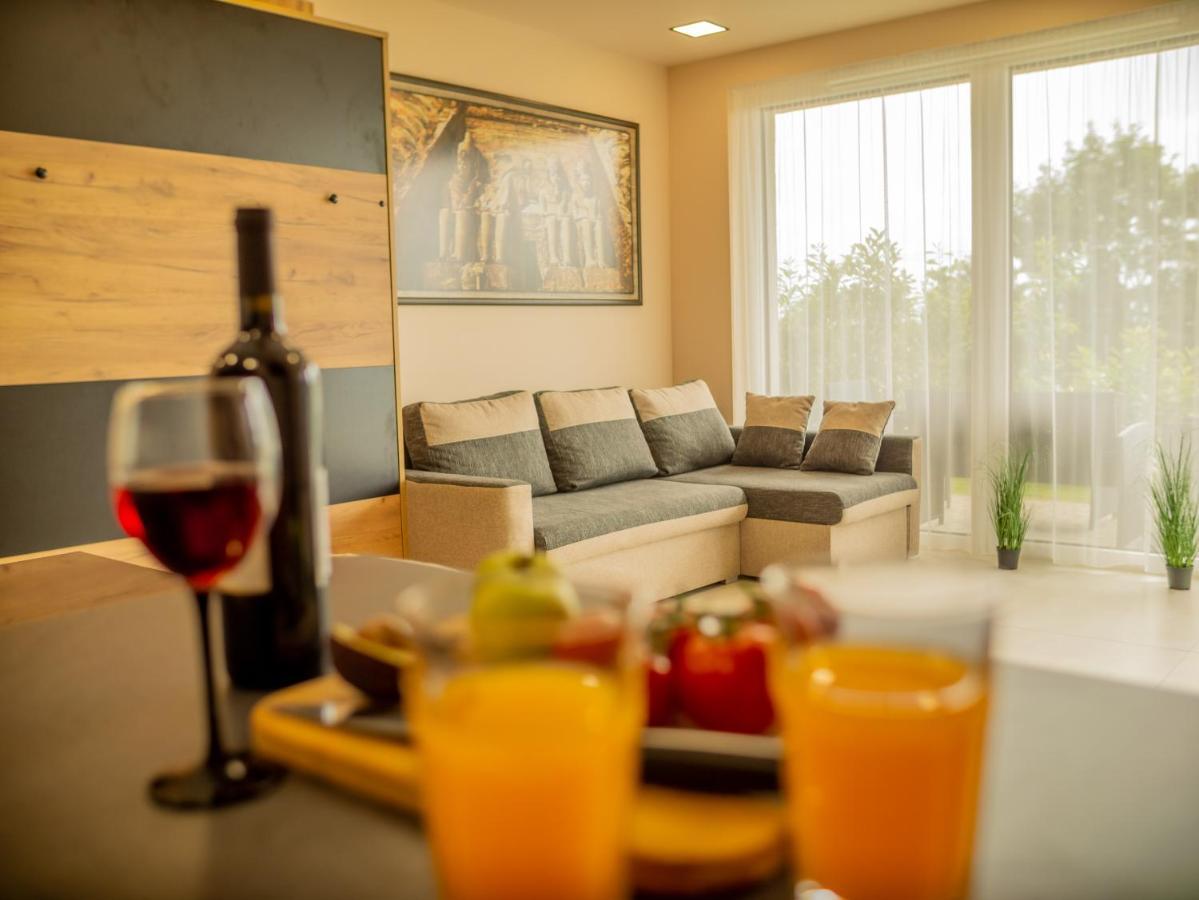 Panorama Superior Apartments - Pool, Garden, Parking บาลาโตนัลมาดี ภายนอก รูปภาพ