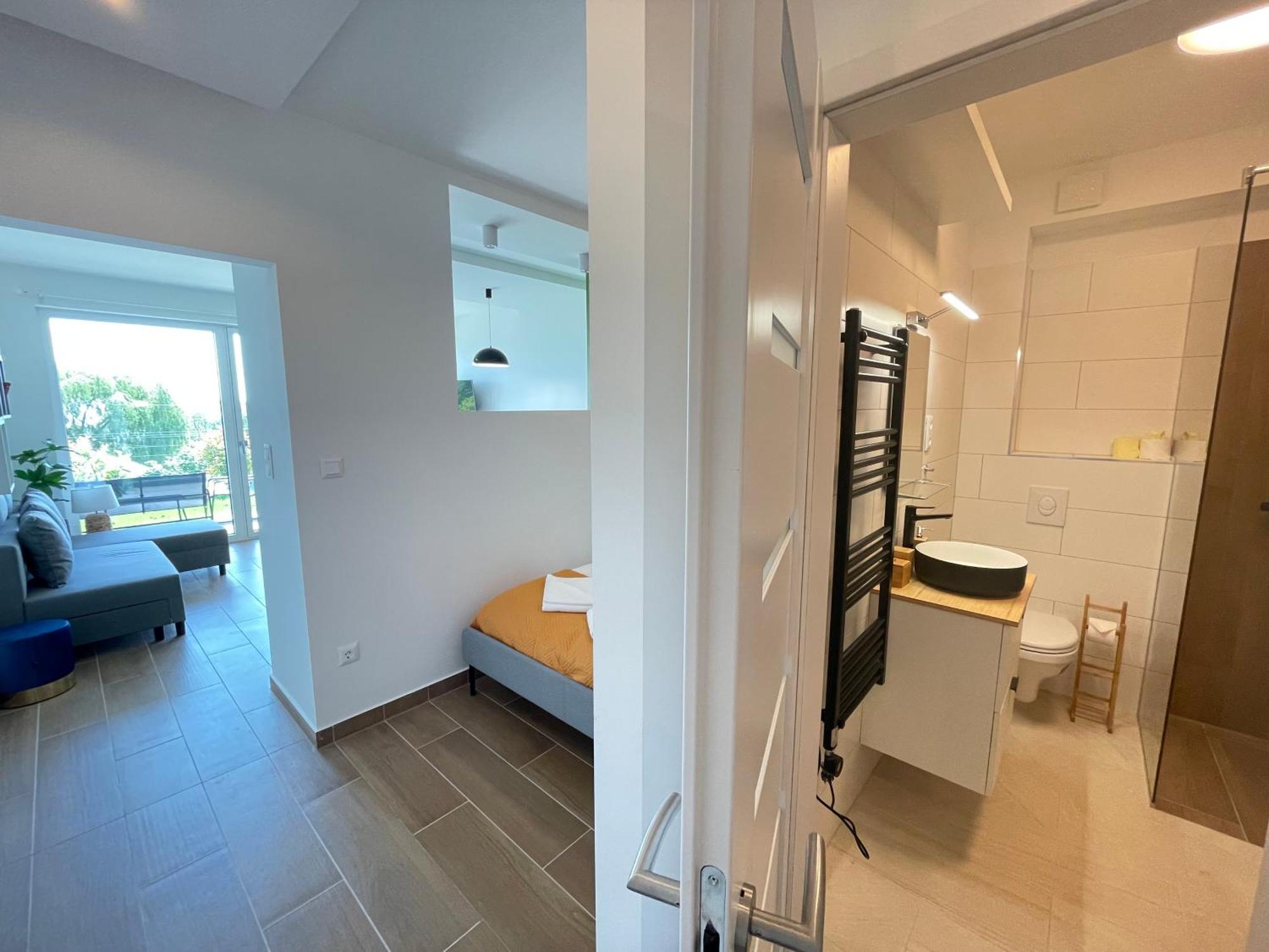 Panorama Superior Apartments - Pool, Garden, Parking บาลาโตนัลมาดี ภายนอก รูปภาพ